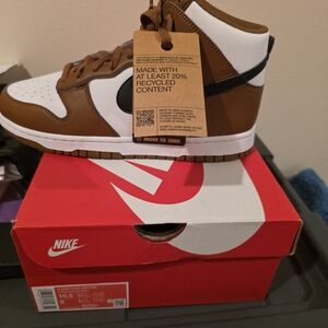 Nike Men's Brown and White Sneakers
